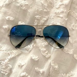 BRAND NEW—Ray Ban Aviator Gradient